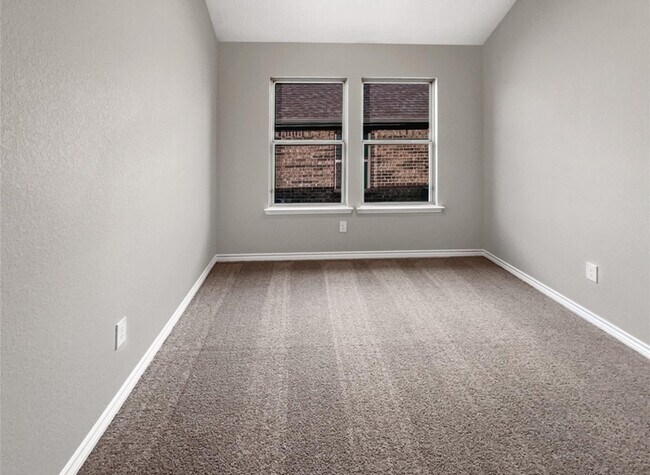 Foto del edificio - 8029 Mountain Knoll Ct