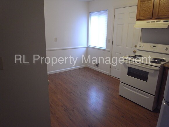Building Photo - 879 N Meadows Ct