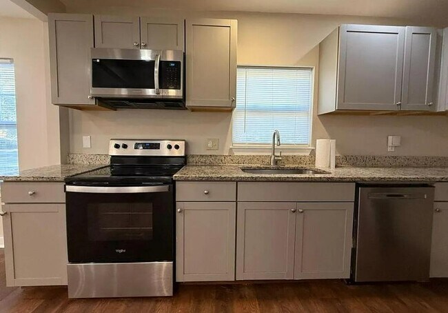 Building Photo - 221 Sheppard Pl