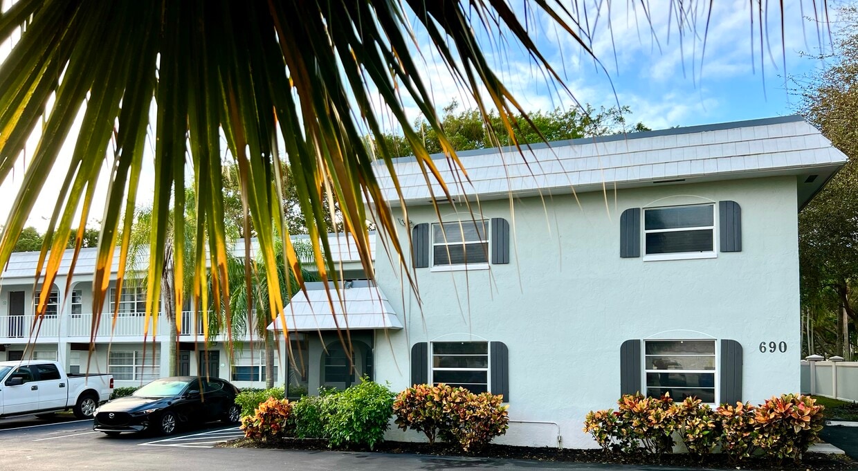 Primary Photo - Caribbean Apartments
