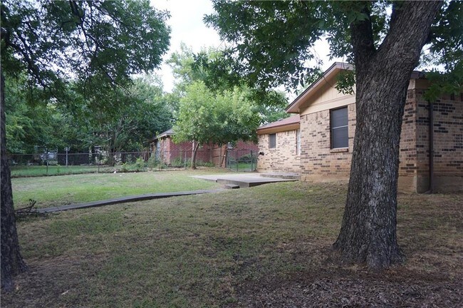 Building Photo - 3313 Earle Dr