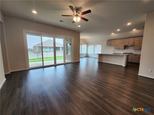 Building Photo - 2209 Hoja Ave