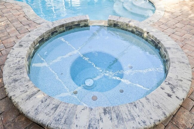 Foto del edificio - 3730 Crandon Rd