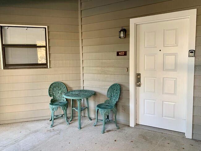 Building Photo - 728 Azalea Dr