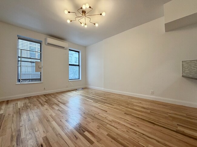 Foto del edificio - 346 W 52nd St