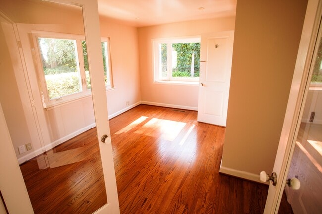 Building Photo - 845 Norman Ln