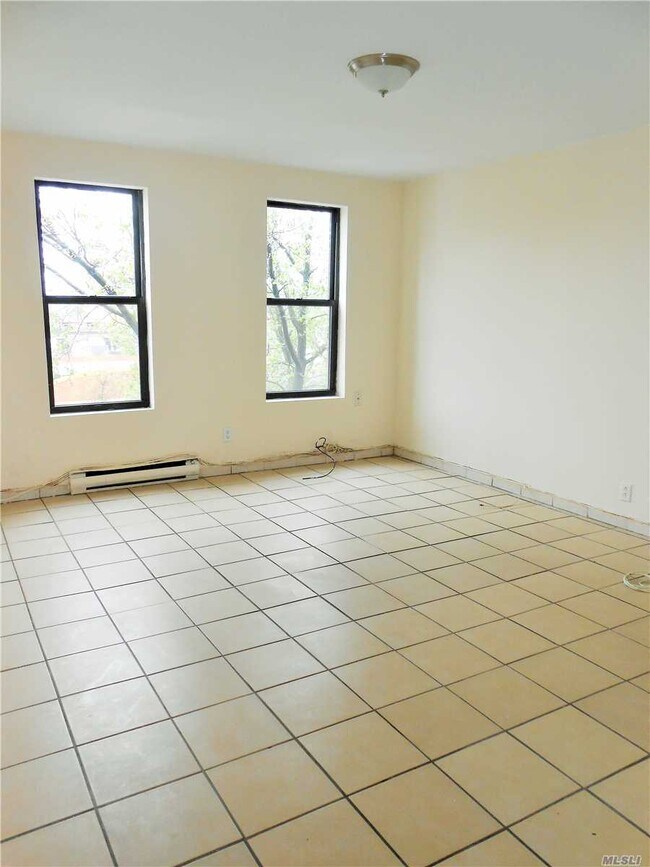 Foto del edificio - 204 Sunrise Hwy