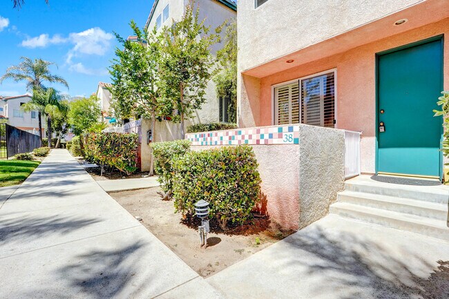 Foto del edificio - 13901 Olive View Ln