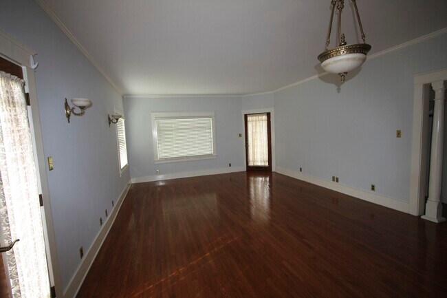 Foto del edificio - 640 W 8th St