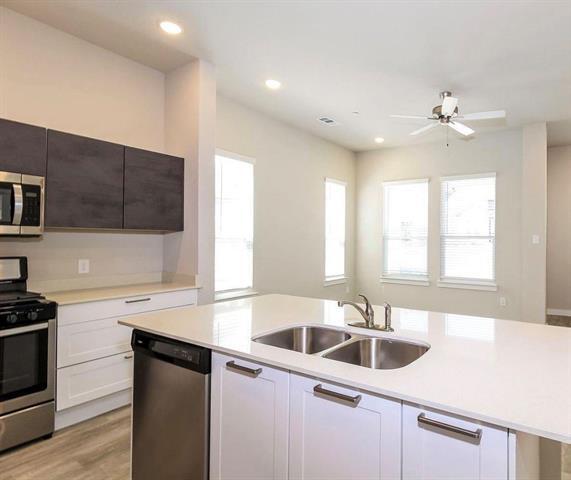 Foto del edificio - 1304 Creekbank Dr