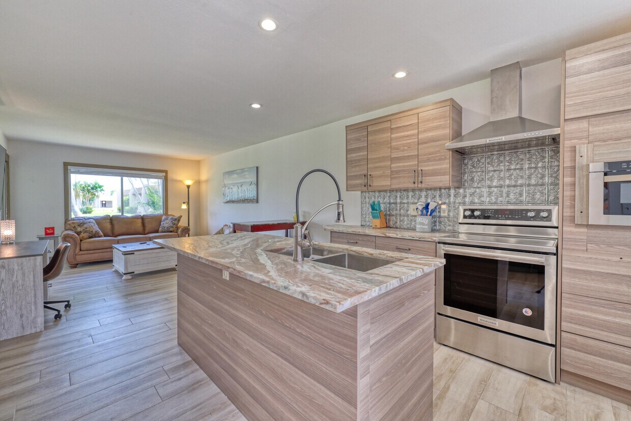 Foto principal - 6300 S Pointe Blvd