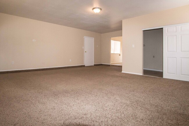 Building Photo - Quality, comfort, and convenience! All in ...