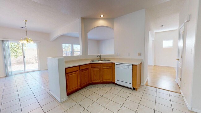 Foto del edificio - Nice location. 3 Br. 2.5 Ba, 2 CG