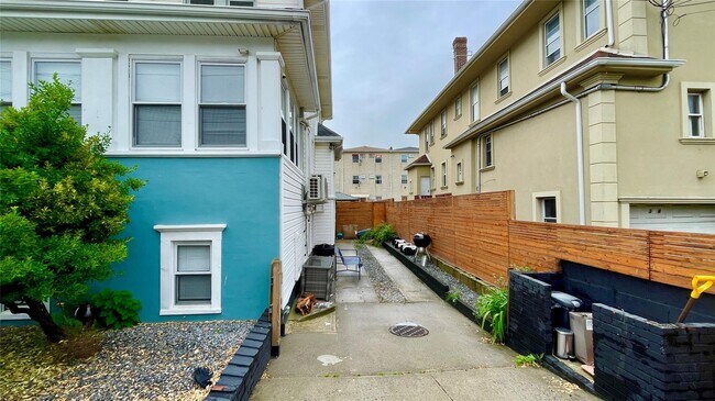 Building Photo - 318 Beach 69th St