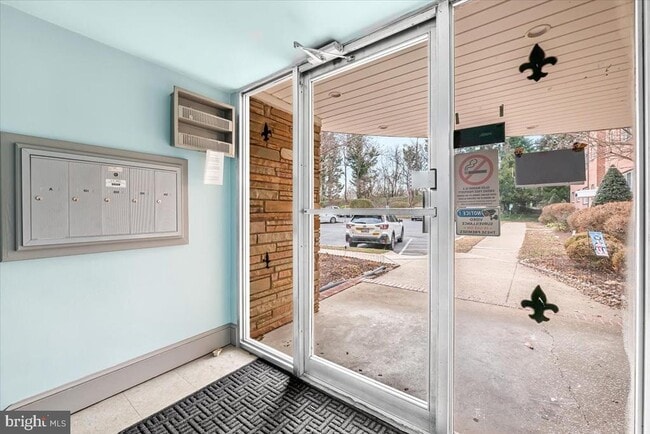 Foto del edificio - 9734 Glen Ave