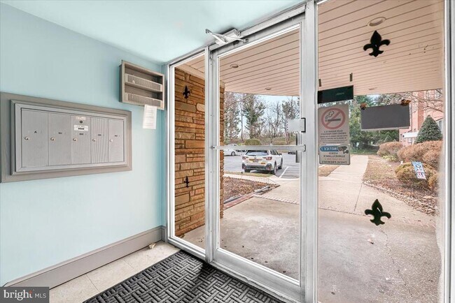 Building Photo - 9734 Glen Ave