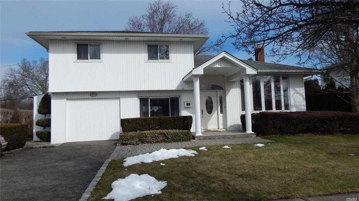 Primary Photo - 371 White Birch Ln