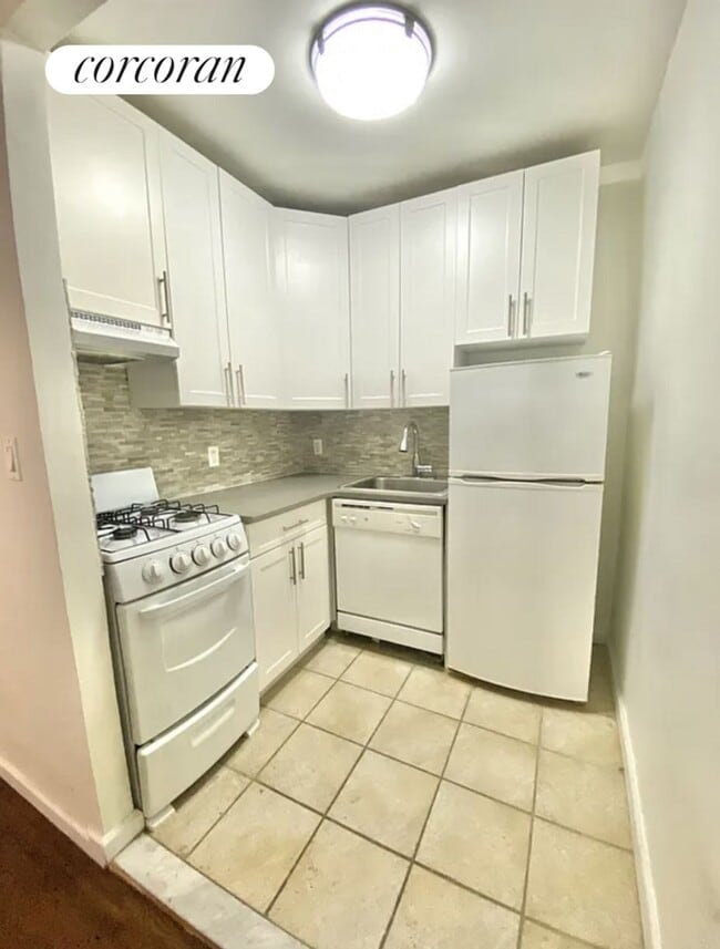 Building Photo - 413 E 70th St