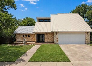 Building Photo - 302 Meadow Creek Dr