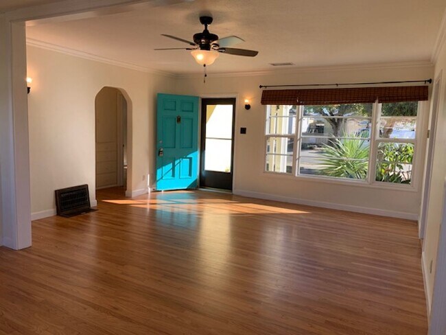 Building Photo - Ventura | Midtown | 2 Bedroom + 1 Bathroom