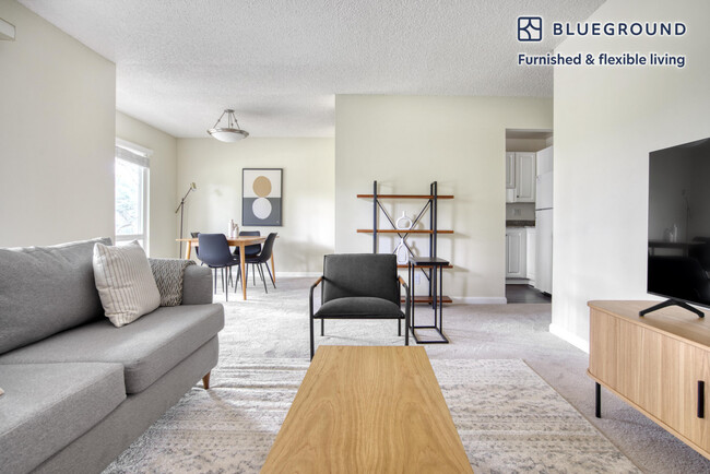 Foto del edificio - 1300 Oak Creek Dr