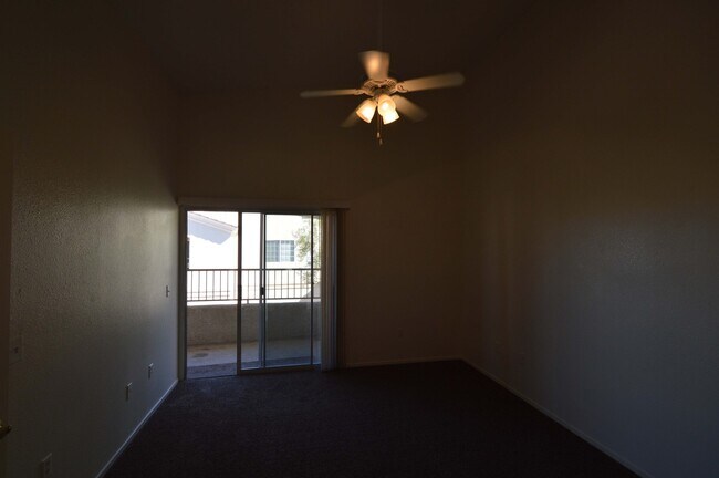 Foto del edificio - 2nd Floor Condo in a Gated Northeast Commu...