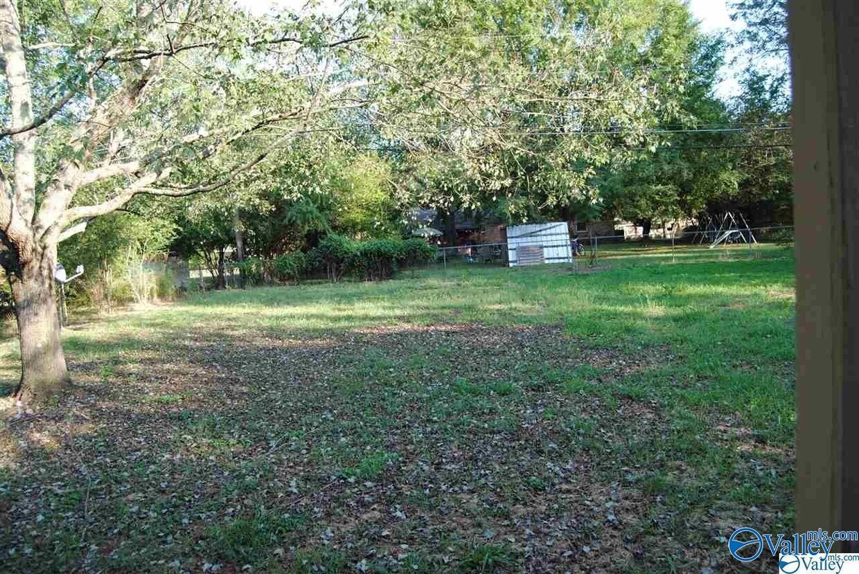 Foto del edificio - 2208 Glen Iris Cir NW