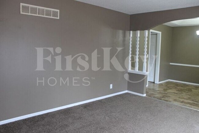 Building Photo - 1343 SW Horizon Dr