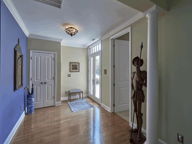 Foto del edificio - 6470 Meridian Pkwy