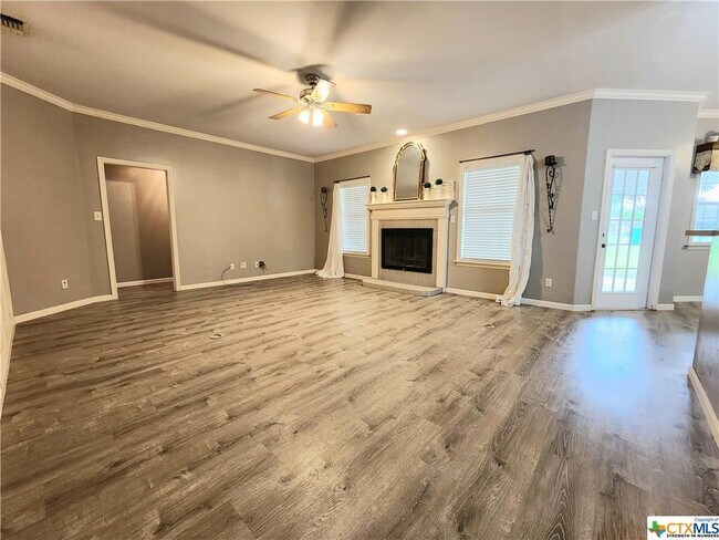 Foto del edificio - 126 Lakeview Dr