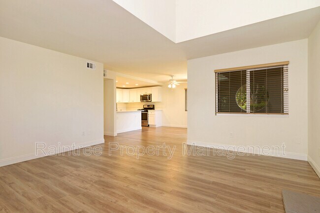 Building Photo - 391 N Melrose Dr