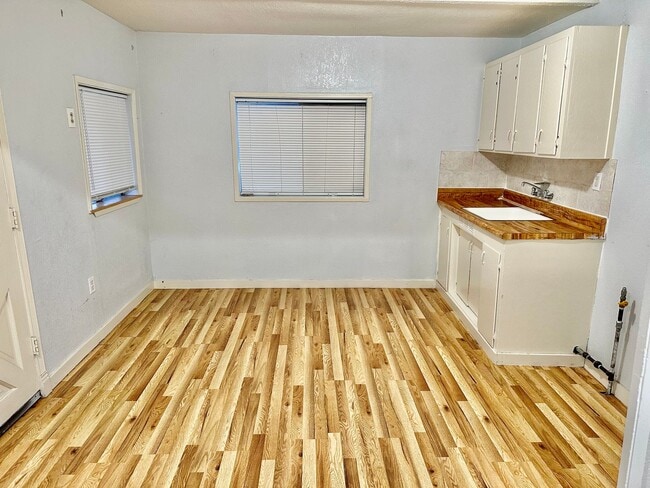 Foto del edificio - 1220 Academy Ave