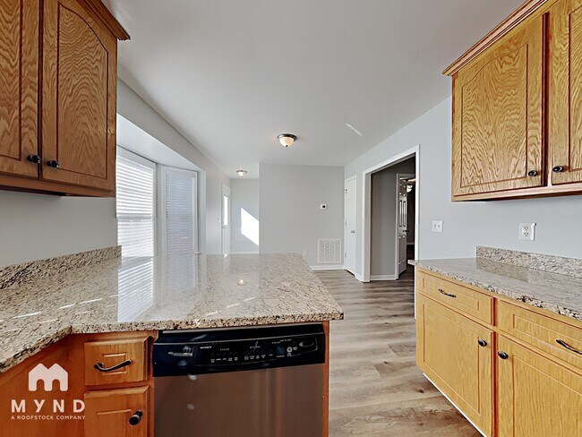 Building Photo - 560 Sunray Dr