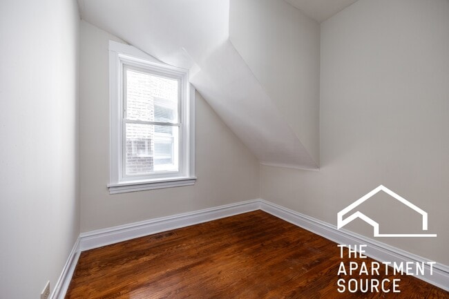 Building Photo - 2110 N Avers Ave