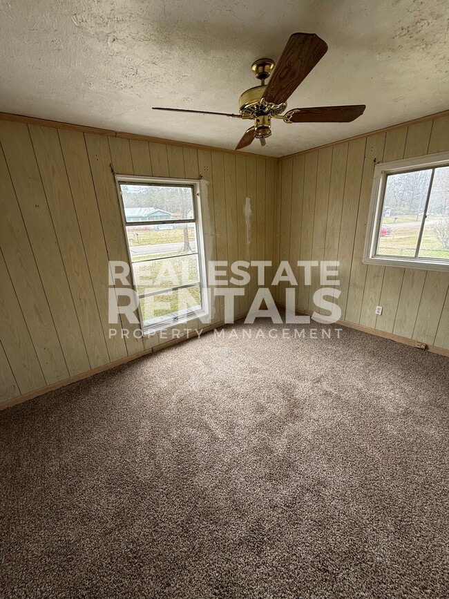 Building Photo - 303 Springdale Rd