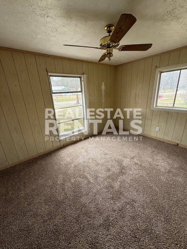 Foto del edificio - 303 Springdale Rd