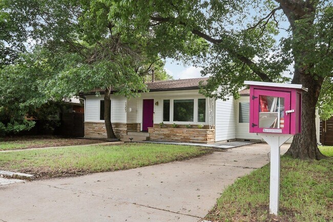 Building Photo - 1303 Morrow St