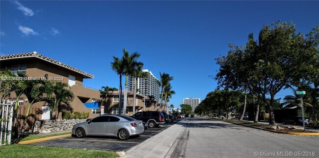Building Photo - 1603 N Treasure Dr
