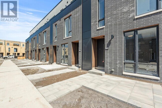 Photo du bâtiment - 160 Everett Cmn