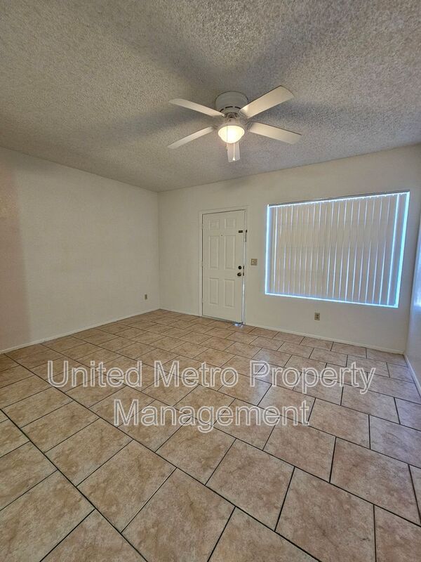 Foto del edificio - 7801 N 44th Dr