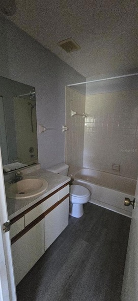 Foto del edificio - 304 Camillia Ln