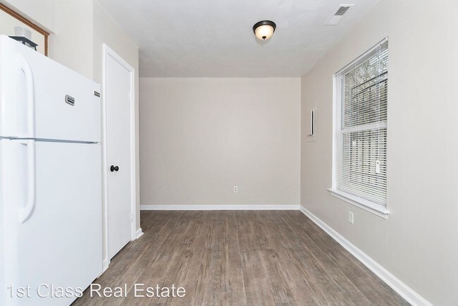 Building Photo - 2 br, 1.5 bath House - 6200 Geneva Way Unit B
