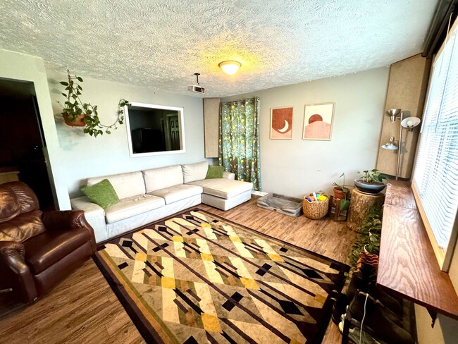 Building Photo - 3 Bed 2 Bath House in East Nashville Cul D...