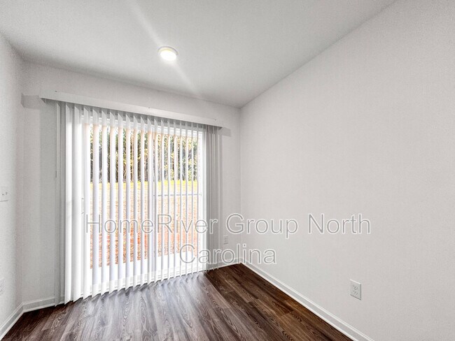 Foto del edificio - 175 Pine Needle Dr