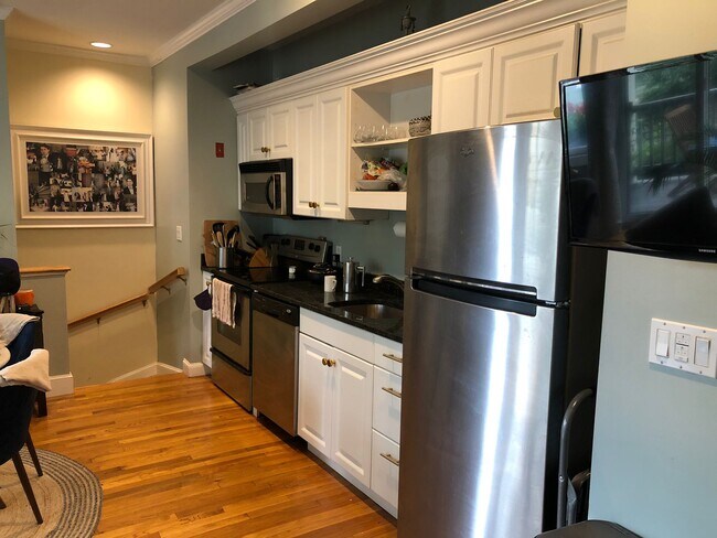 Building Photo - 43 Union Ave