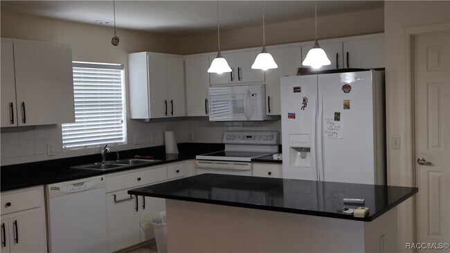 Building Photo - 760 W Barrymore Dr