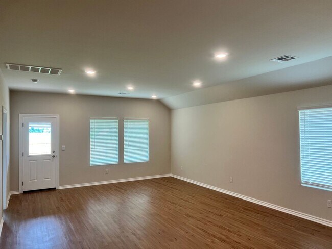 Foto del edificio - Beautiful Brand New 4 Bedroom Home in Must...