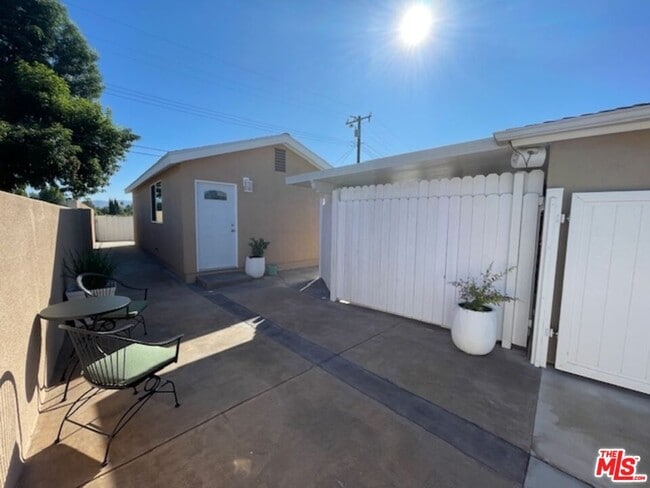 Building Photo - 2615 Elizondo Ave
