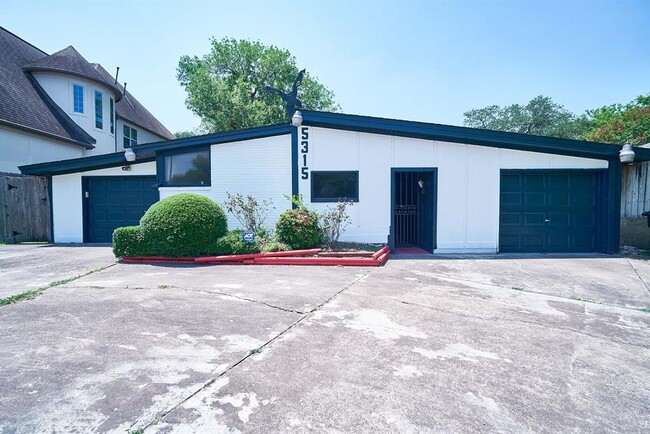 Building Photo - 5315 Beechnut St