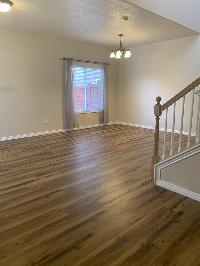 Foto del edificio - 1844 W Glade Creek St